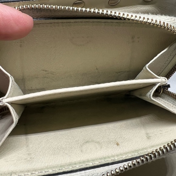 Valentino Rockstud Ivory Wallet - Picture 10 of 10